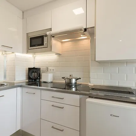 Little Hawaii Apartments * 살루