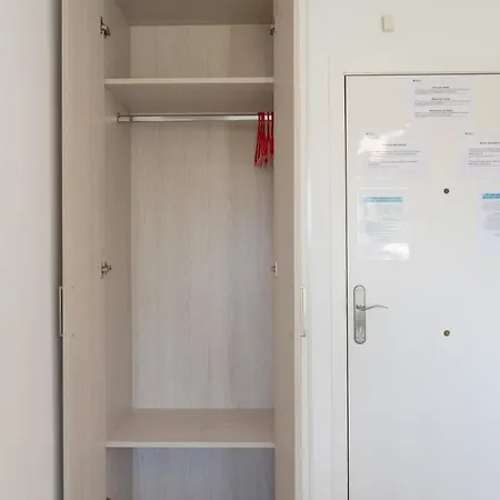 Little Hawaii Apartments 살루