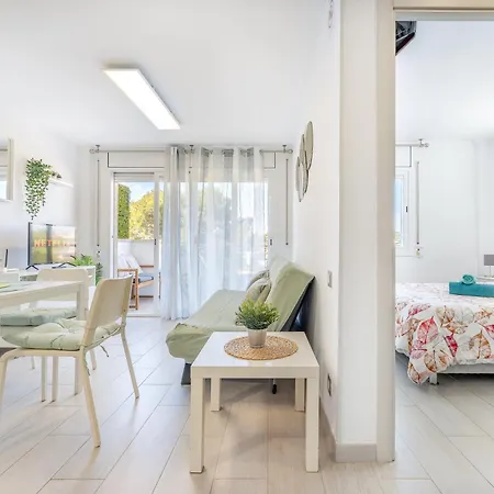 Little Hawaii Apartments * 살루