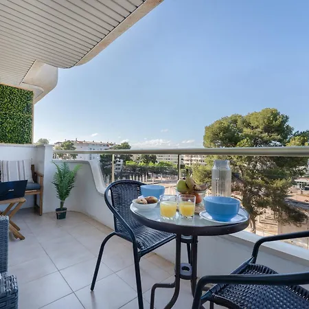 Little Hawaii Apartments * 살루