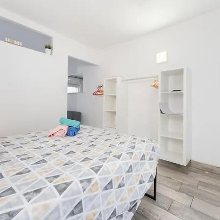 아파트 Little Hawaii Apartments 살루