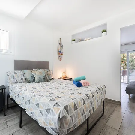 Little Hawaii Apartments * 살루