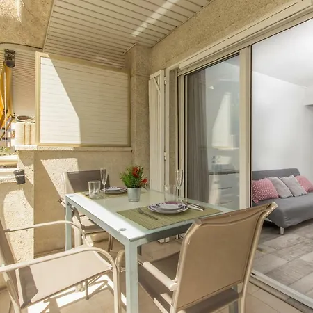 아파트 Little Hawaii Apartments 살루